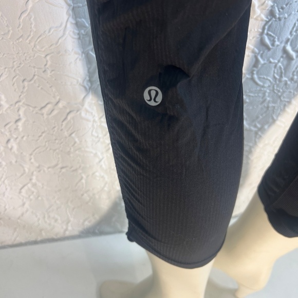 Lululemon Studio Mid-Rise Cropped Pant in Black‎ - Picture 4 of 7